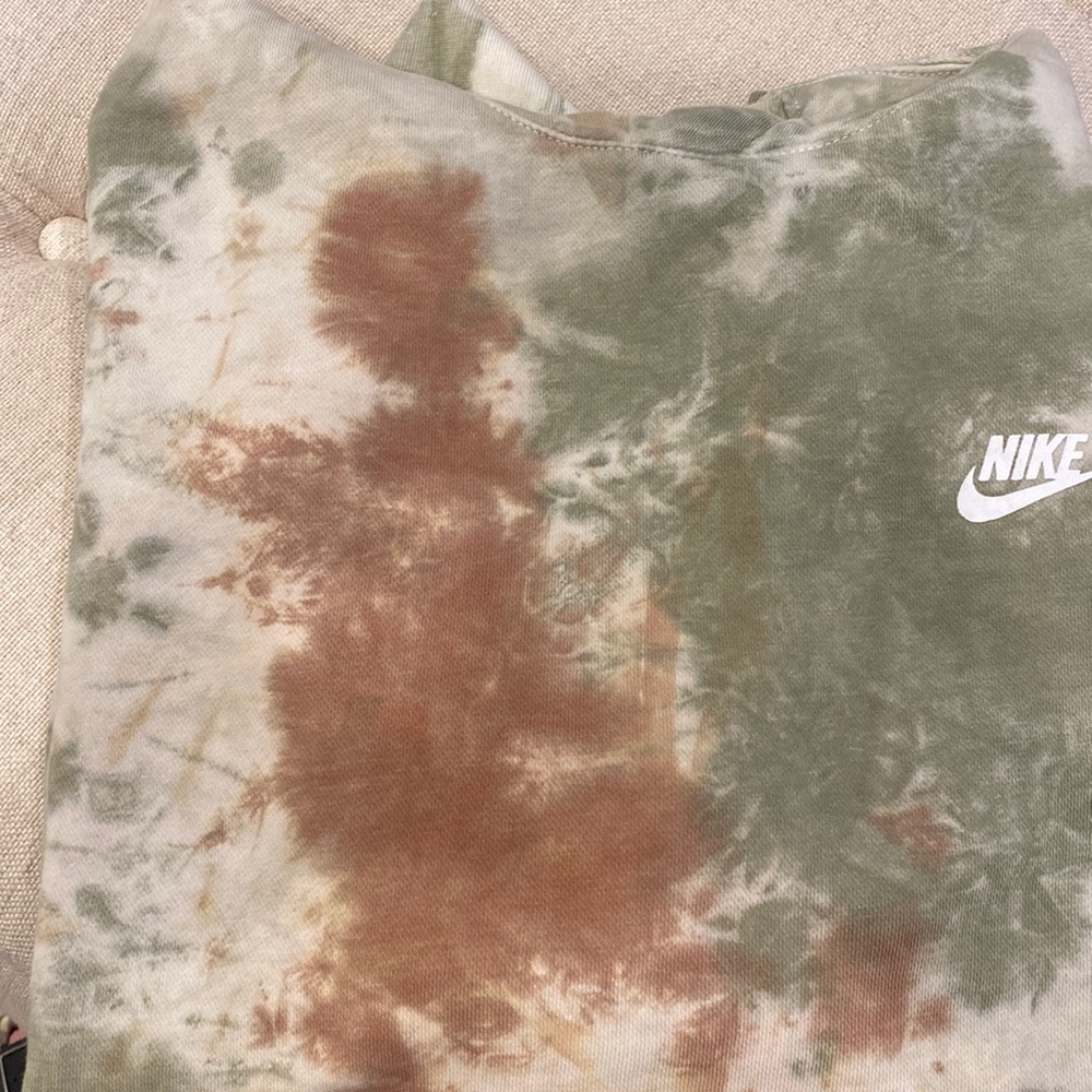 Men’s Nike size large, tie-dye sweatshirt. #Hoodie #Nike